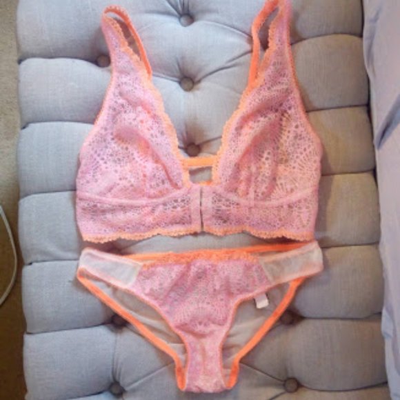 Victoria Secret Bralette - Small NWT - Picture 4 of 6